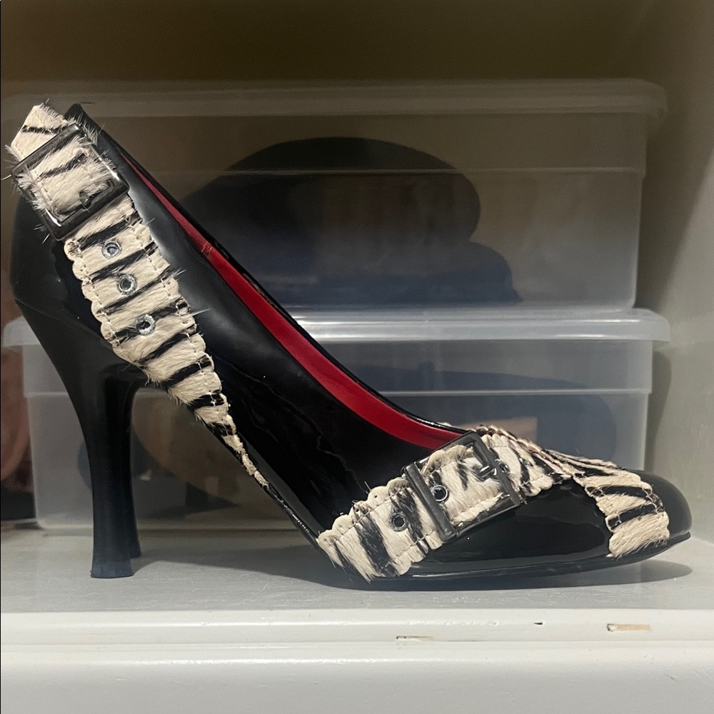 Naughty Monkey Black and Cream Heels